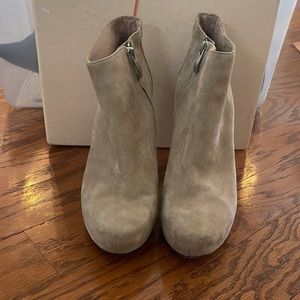Vince Camuto suede heel bootie Size 6.5